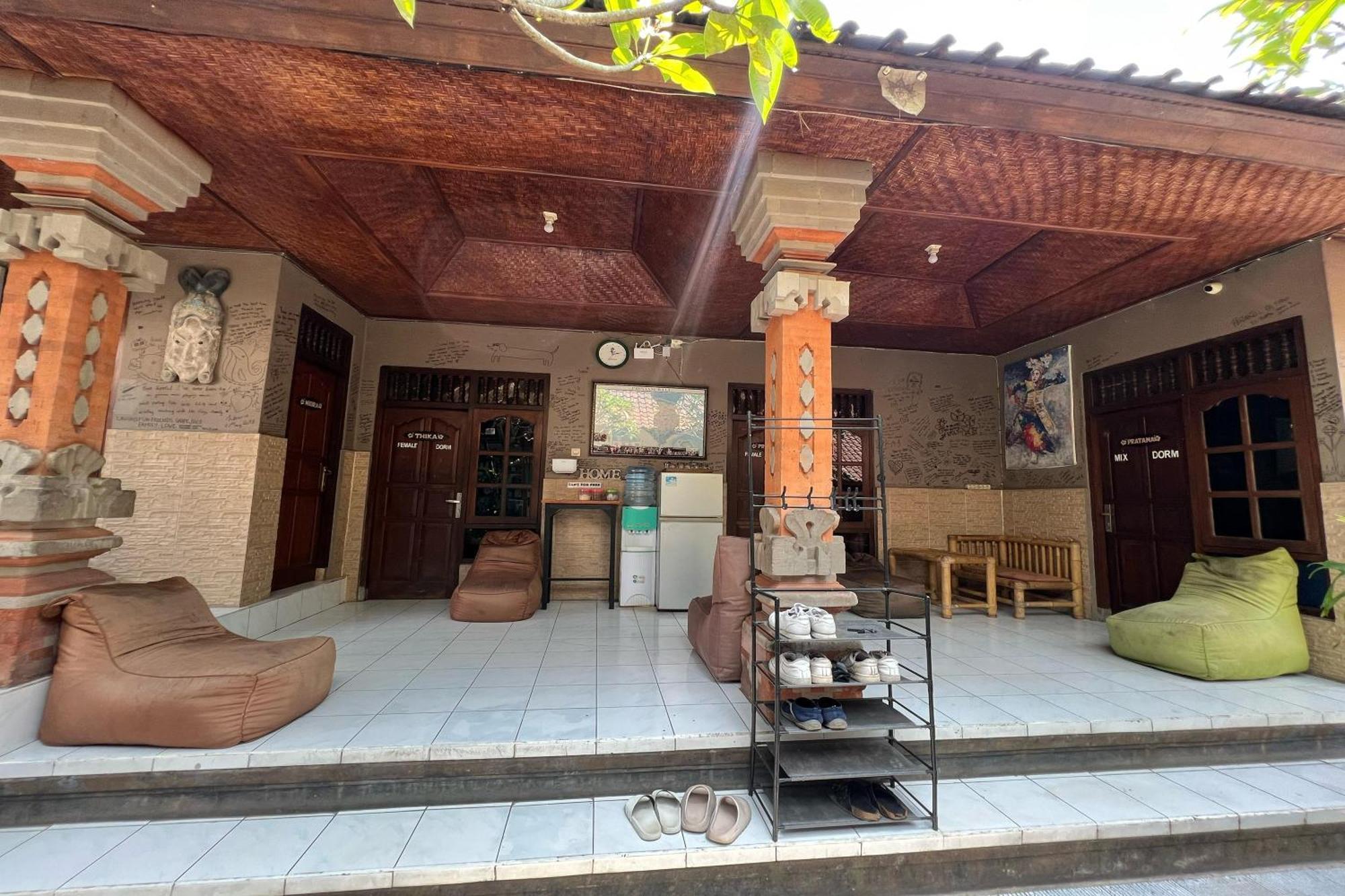 Padi-Padi Hostel & Bar Ubud Buitenkant foto