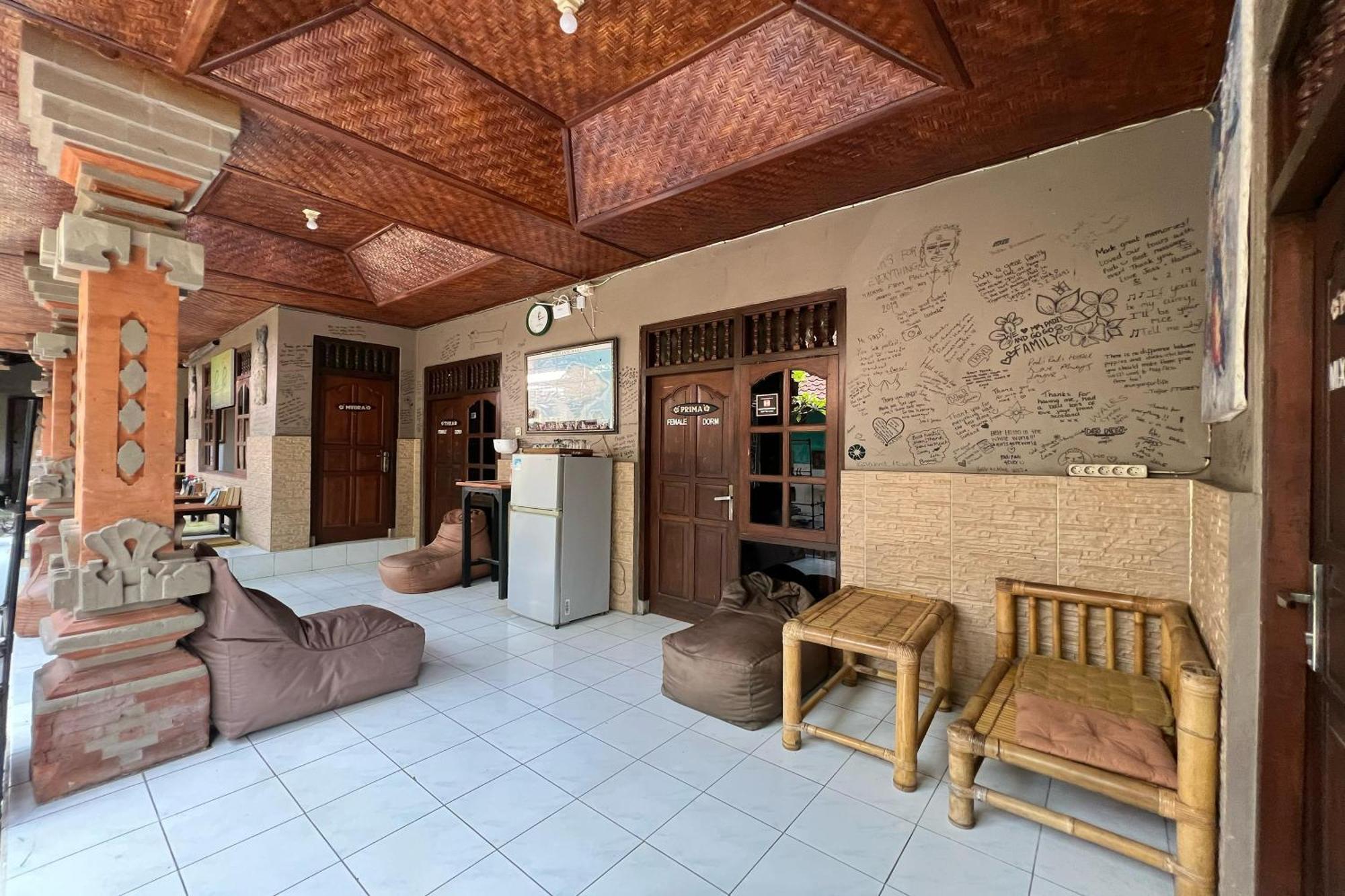 Padi-Padi Hostel & Bar Ubud Buitenkant foto